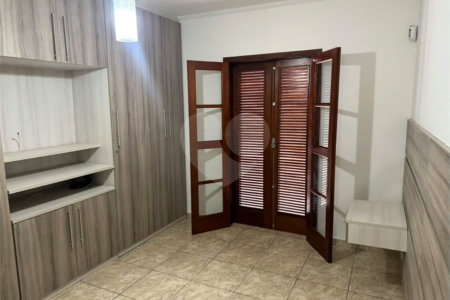 Sobrado à venda ou para alugar com 3 suítes em Vila Sônia, São Paulo, SP