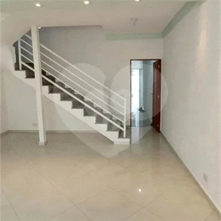 Casa á venda com 230m², 4 dorms, 2 suítes e 4 vagas na Vila Clementino. Estuda permuta.