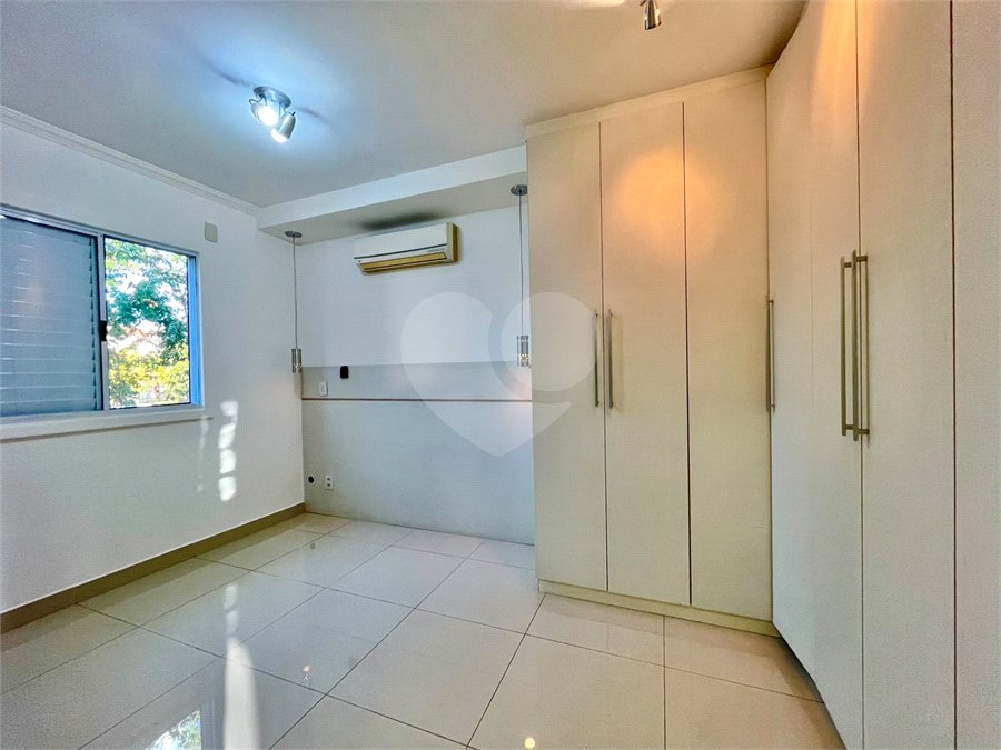 Casa à venda com 3 quartos, sendo 1 suíte, no condomínio Residencial Villa Flora, Votorantim - SP