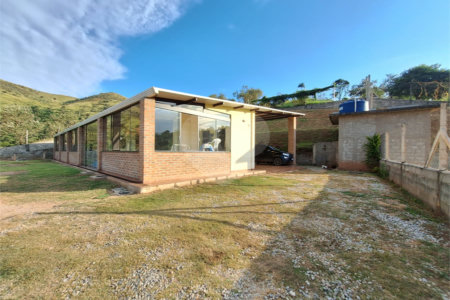 Chácara à venda com 4 quartos, sendo 2 suítes, em Recanto das Acácias, São Roque, SP