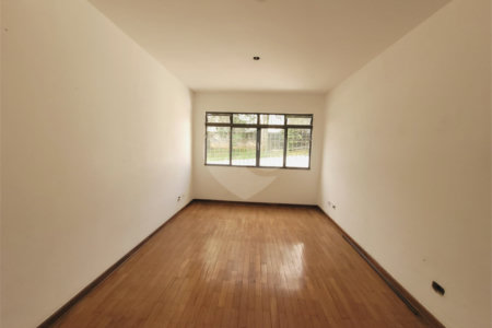 Casa à venda com 3 quartos, sendo 1 suíte, em Parque Maria Domitila, São Paulo, SP