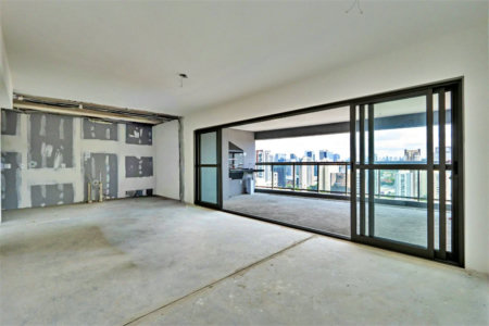 Apartamento à venda com 4 quartos, sendo 2 suítes,  em Jardim das Acácias, São Paulo, SP
