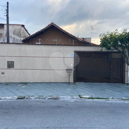 Casa à venda com 3 quartos, sendo 2 suítes, em Jardim Medina, Poá, SP