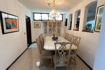 Casa à venda com 4 quartos, sendo 2 suítes, em Lar São Paulo, São Paulo, SP