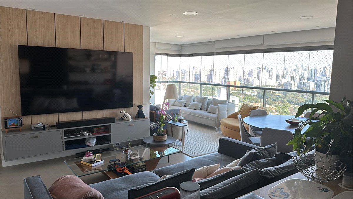 Apartamento à venda ou para alugar com 2 suítes em Vila Olímpia, São Paulo, SP