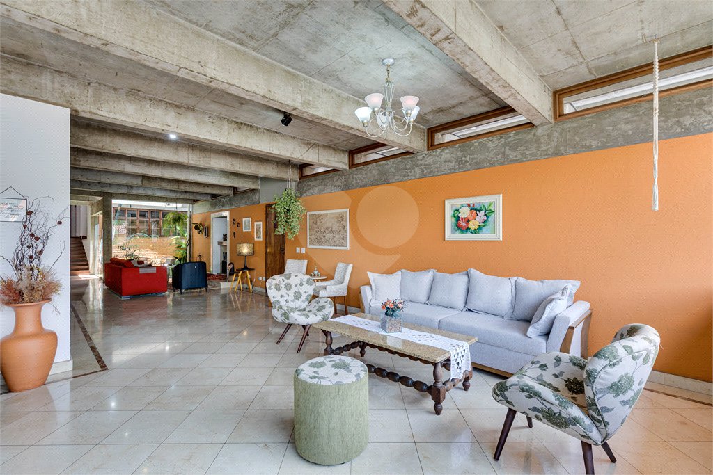 Sobrado à venda com 4 quartos, sendo 1 suíte, em Alto da Boa Vista, São Paulo, SP