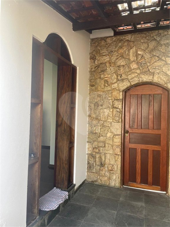 Sobrado à venda com 6 quartos, sendo 3 suítes,  em Dos Casa, São Bernardo do Campo, SP