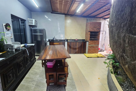 Casa à venda com 3 quartos, sendo 2 suítes, no condomínio Vale Encantado, Rio de Janeiro - RJ