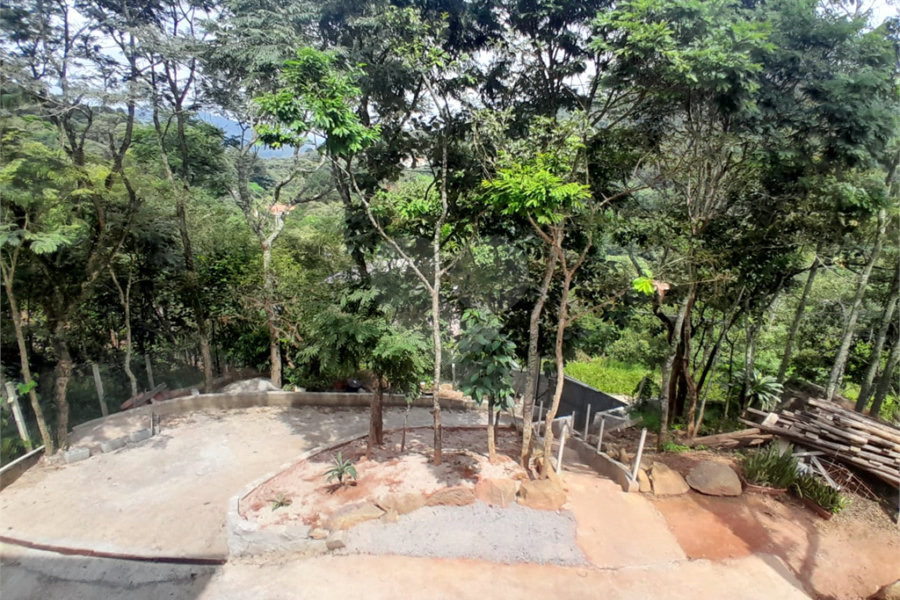 Sobrado à venda com 3 quartos, sendo 1 suíte, em Serra da Cantareira, Mairiporã, SP
