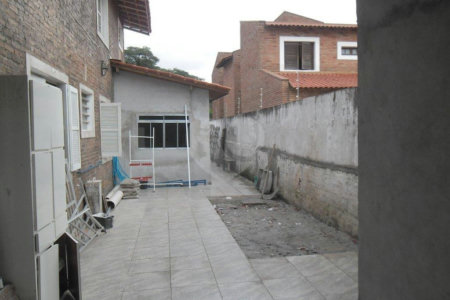 Sobrado à venda com 8 quartos, sendo 2 suítes, em Campo Belo, São Paulo, SP