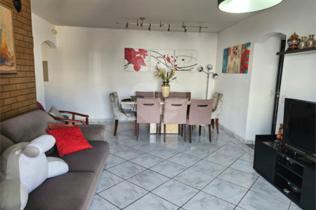 Casa à venda com 3 quartos, sendo 1 suíte, no condomínio Jconde de Irajá, São Paulo - SP
