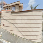 Sobrado Moderno à Venda na Pedra Branca, 3 Dormitórios, 1 Suíte, Piscina