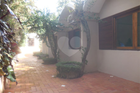 Casa à venda com 4 quartos, sendo 1 suíte,  em Interlagos, São Paulo, SP