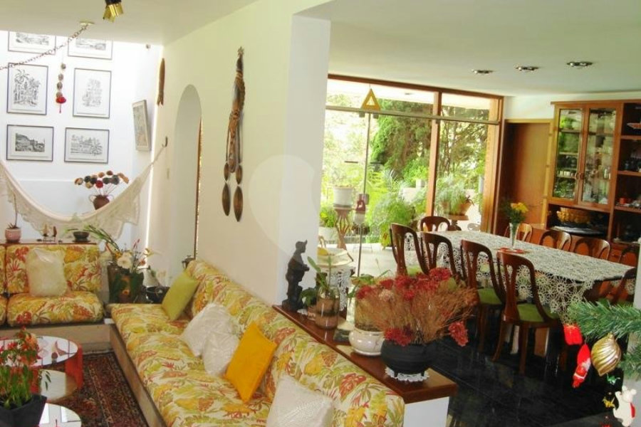 Sobrado à venda com 4 quartos, sendo 2 suítes, em Tremembé, São Paulo, SP