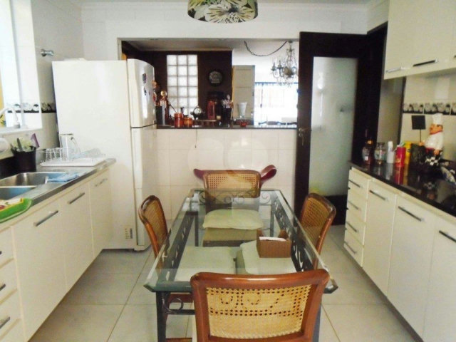 Casa à venda com 5 quartos, sendo 2 suítes,  em Jardim Prudência, São Paulo, SP