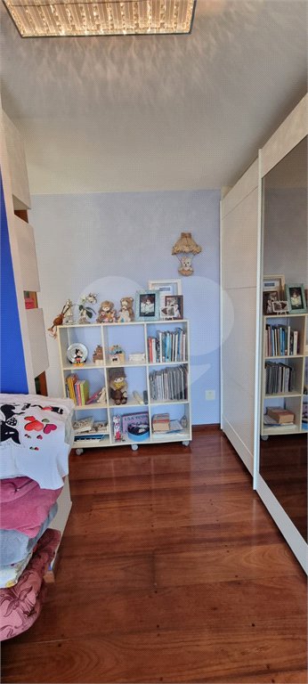 Casa à venda com 5 quartos, sendo 2 suítes, no condomínio Swiss Park, São Bernardo do Campo - SP