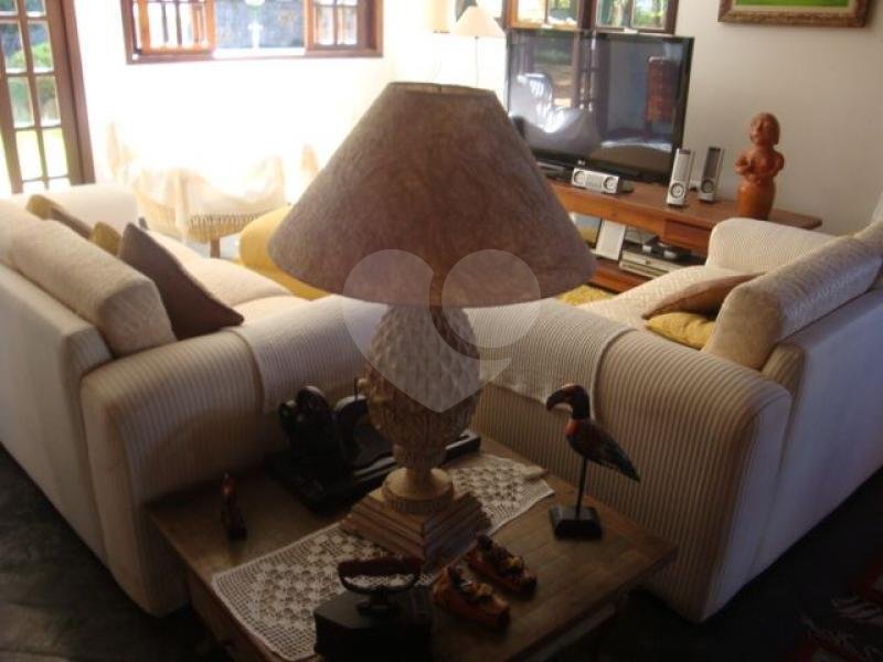 Sobrado à venda com 5 suítes em Juqueri Mirim, Mairiporã, SP
