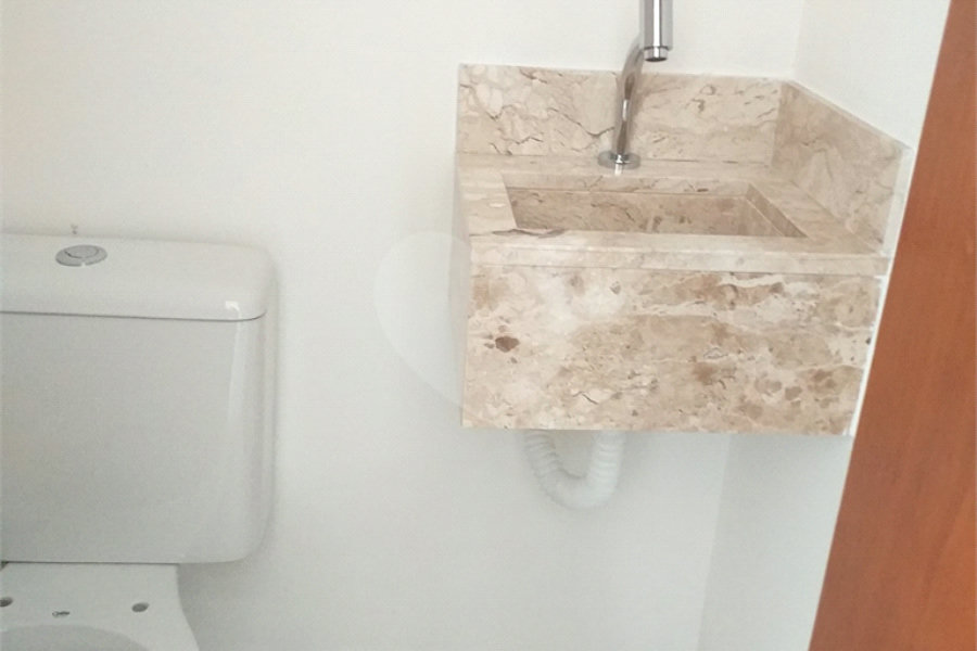 Casa à venda ou para alugar com 3 quartos, sendo 1 suíte, no condomínio martinha, São Paulo - SP