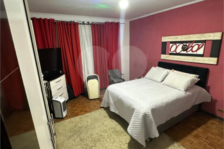 Sobrado à venda com 4 quartos, sendo 2 suítes, em Vila Nivi, São Paulo, SP