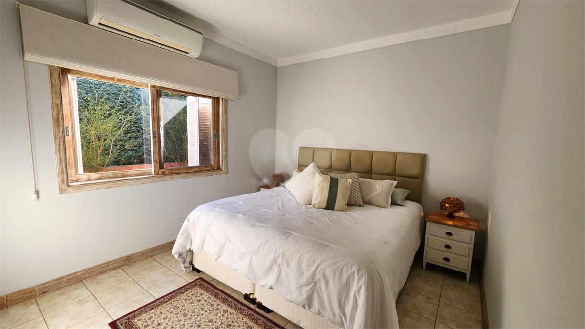 Casa à venda com 4 quartos, sendo 2 suítes, no condomínio Residencial Jardim Primavera, Louveira - SP