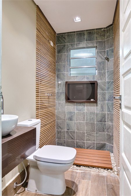 Casa à venda ou para alugar com 12 quartos, sendo 2 suítes, em Alto da Boa Vista, São Paulo, SP