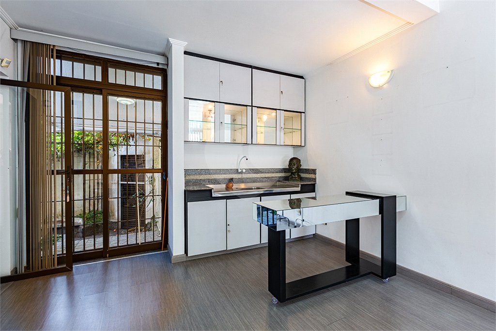 Casa à venda com 6 quartos, sendo 4 suítes, em Butantã, São Paulo, SP