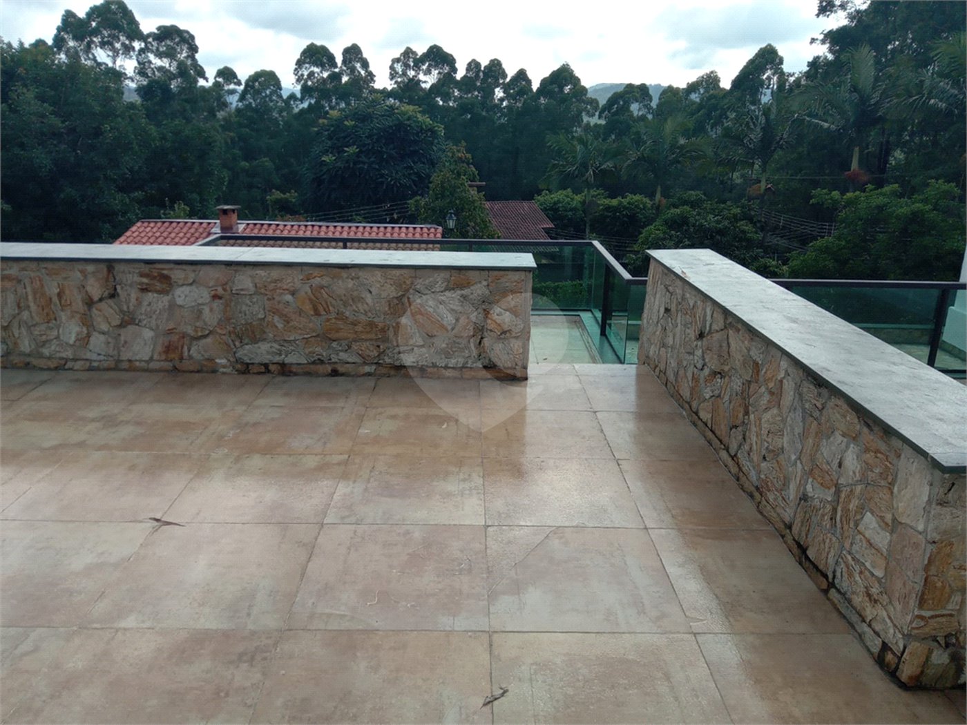 Sobrado à venda ou para alugar com 4 quartos, sendo 2 suítes, em Serra da Cantareira, Mairiporã, SP