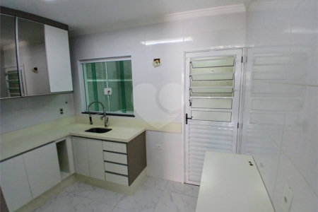 Sobrado à venda com 3 quartos, sendo 1 suíte,  em Parque Vitória, São Paulo, SP