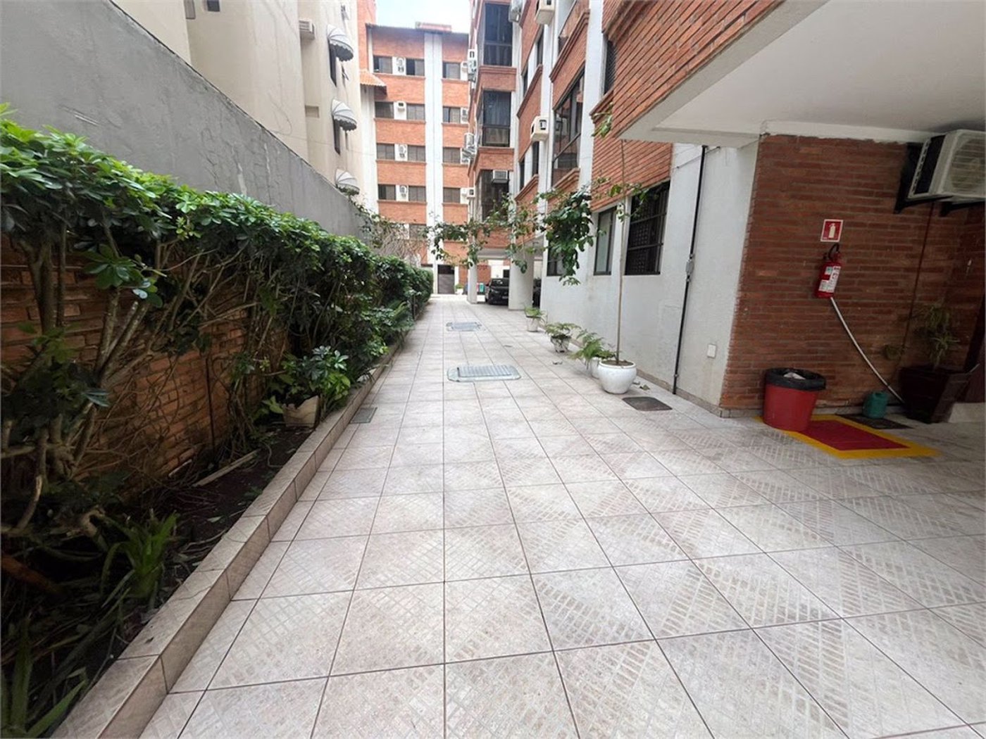 Apartamento com 2 dormitórios à venda, 64 m² por R$ 360.000,00 - Jardim Praiano - Guarujá/SP