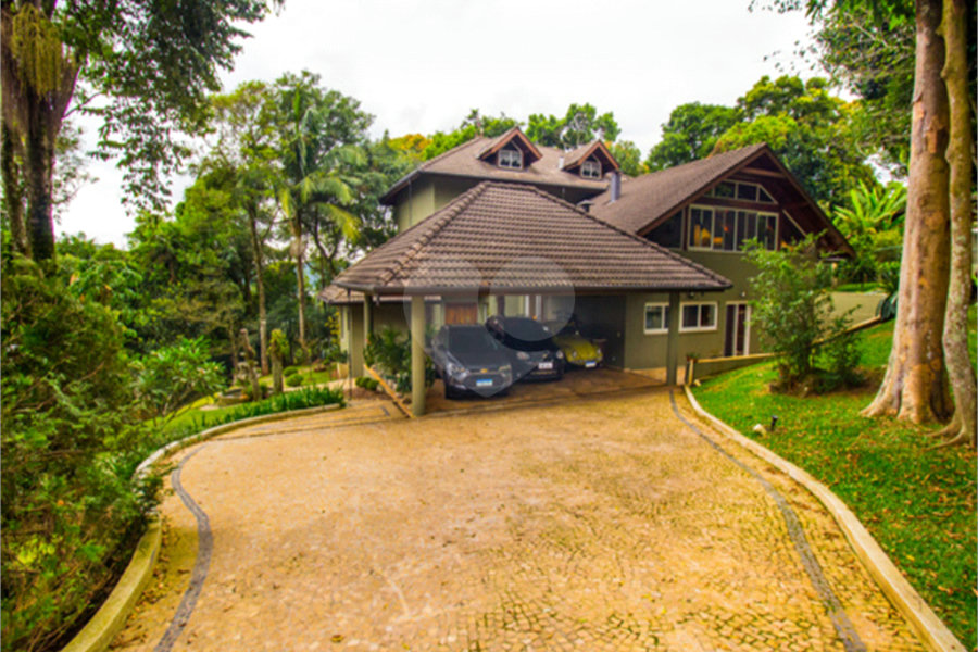 Casa à venda com 4 suítes no condomínio Alpes da Cantareira, Mairiporã - SP