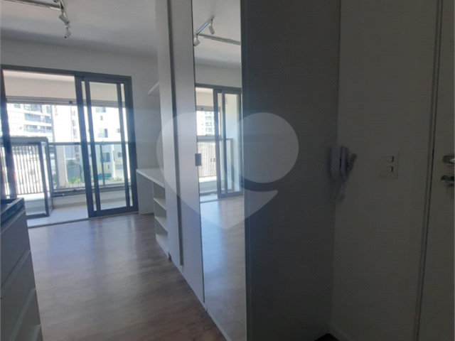 Apartamento à venda ou para alugar com 1 suíte em Vila Madalena, São Paulo, SP