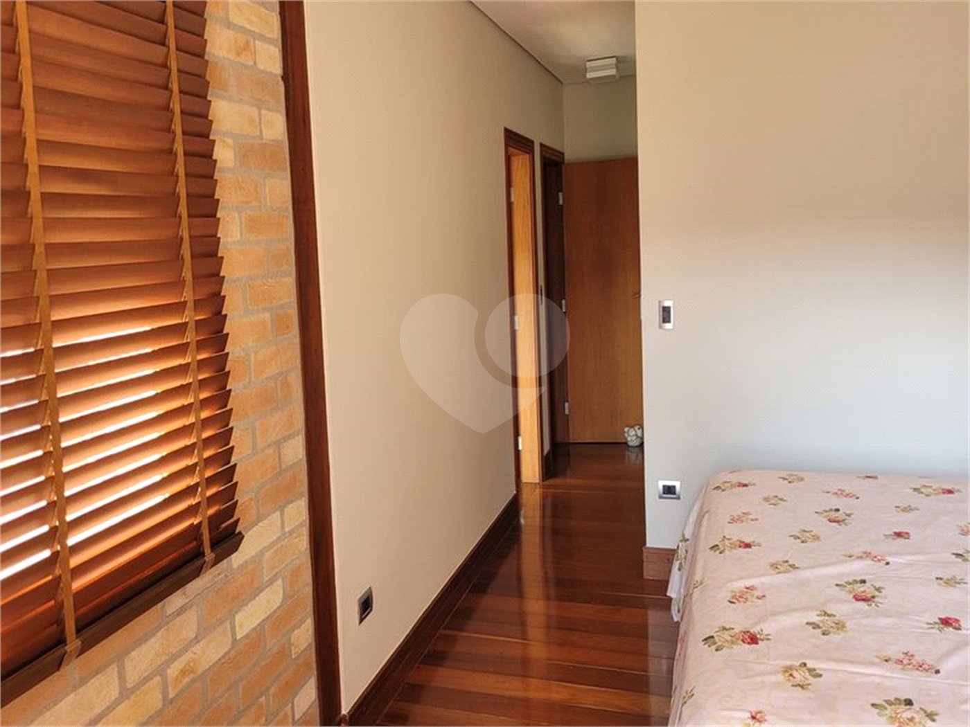 Casa à venda com 4 quartos, sendo 2 suítes, no condomínio Alpes da Cantareira, Mairiporã - SP