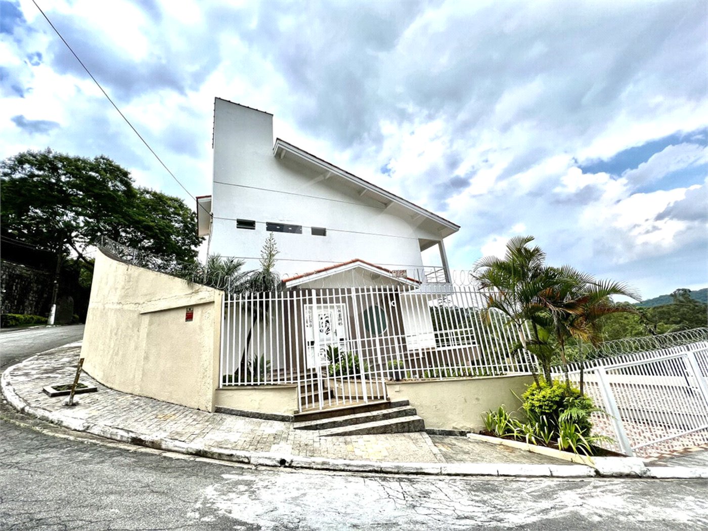 Sobrado à venda com 4 suítes em Tremembé, São Paulo, SP
