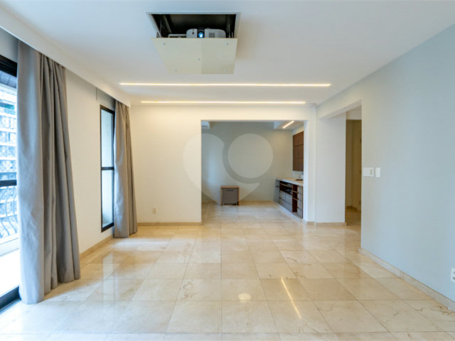 Apartamento à venda com 3 suítes em Vila Nova Conceição, São Paulo, SP