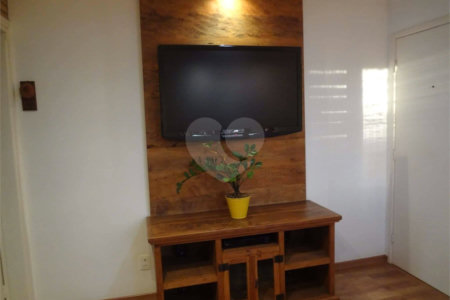 Apartamento no Condomínio Residencial Ipê I .