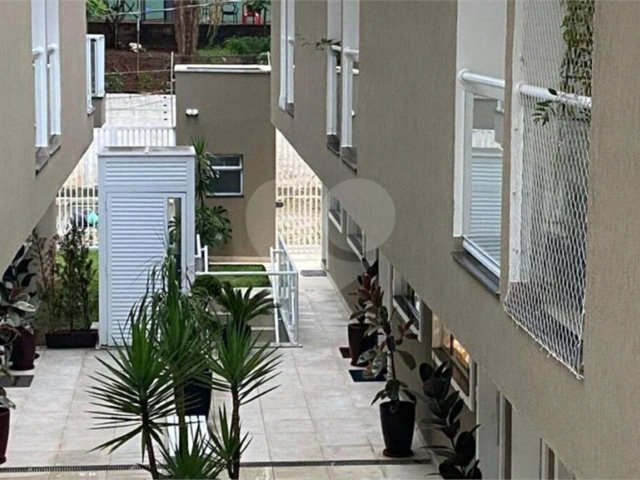 Casa à venda com 3 quartos, sendo 1 suíte,  no condomínio Garden Village, São Paulo - SP
