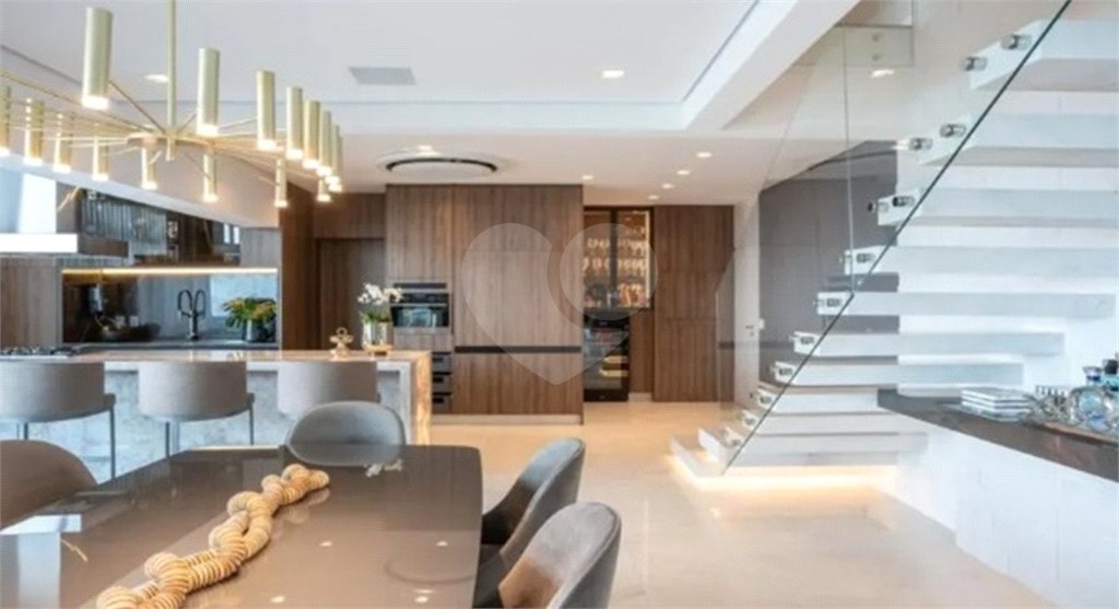 Deslumbrante apartamento duplex pronto para mudar no Itaim Bibi com 242M2, 2 suítes, 3 vagas