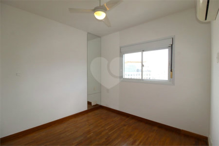 Apartamento à venda com 3 quartos, sendo 1 suíte,  em Vila Olímpia, São Paulo, SP