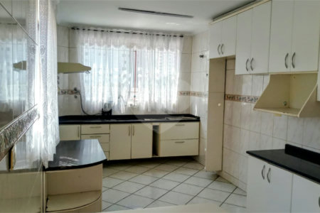 Sobrado à venda com 3 quartos, sendo 1 suíte,  em Vila Dom Pedro II, São Paulo, SP
