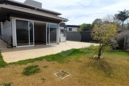 Casa à venda com 3 suítes no condomínio Figueira Garden, Atibaia - SP