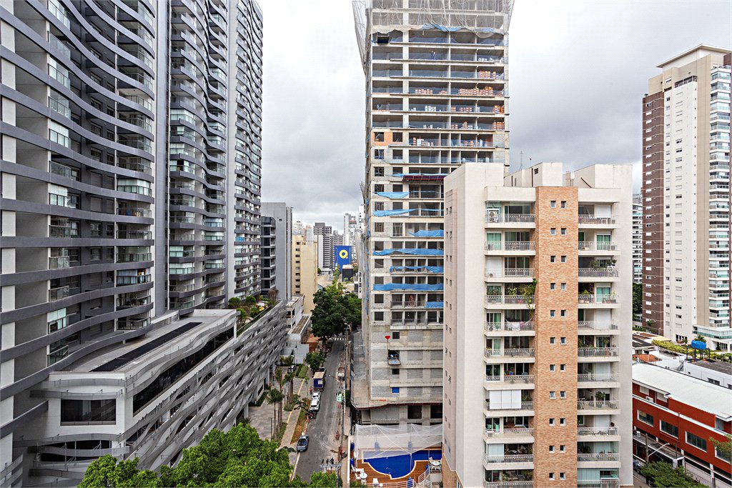 Apartamento à venda com 3 quartos, sendo 1 suíte,  em Jardim das Acácias, São Paulo, SP