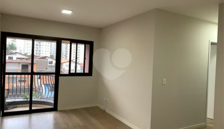 Apartamento à venda com 3 quartos, sendo 1 suíte, em Jardim Marajoara, São Paulo, SP