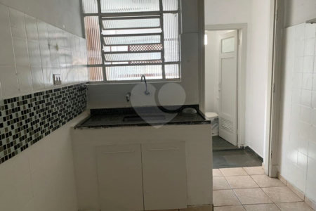 Excelente sobrado de 03 dormitórios na Aclimação.