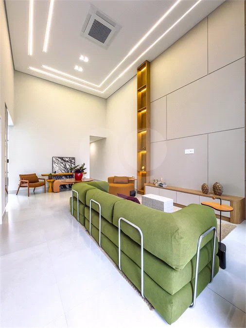 Casa Térrea – Condomínio Maria Cândida - 300 m² de terreno - 212 m² de área construída - 4 vagas de garagem, sendo 2 cobertas - Sala de jantar e estar integradas, com pé-direito duplo e cortina - 3 suítes com ar-condicionado, sendo 1 master com closet – planejado – Roupeiro – Escritório - Cozinha