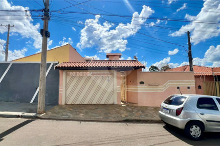 Sobrado à venda com 4 quartos, em Residencial Itamarati