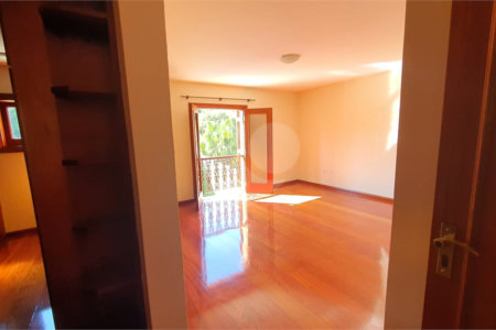 Casa à venda com 4 quartos, sendo 3 suítes, em Interlagos, São Paulo, SP