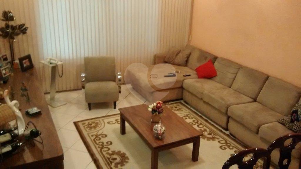Casa à venda com 3 quartos, sendo 1 suíte, no condomínio Travessa Soldado Oscar Ribeiro Sampaio,8, São Paulo - SP