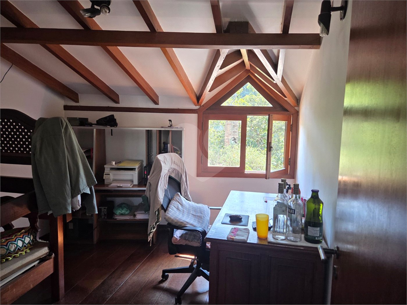 Casa à venda com 4 quartos, sendo 2 suítes, em Cidade São Francisco, São Paulo, SP