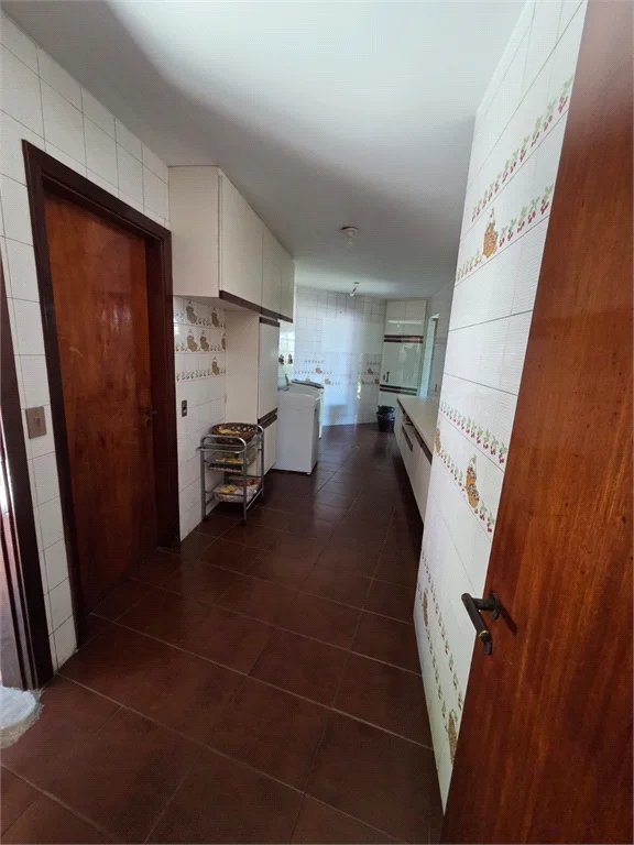 Casa à venda com 4 quartos, sendo 2 suítes, em Cidade São Francisco, São Paulo, SP