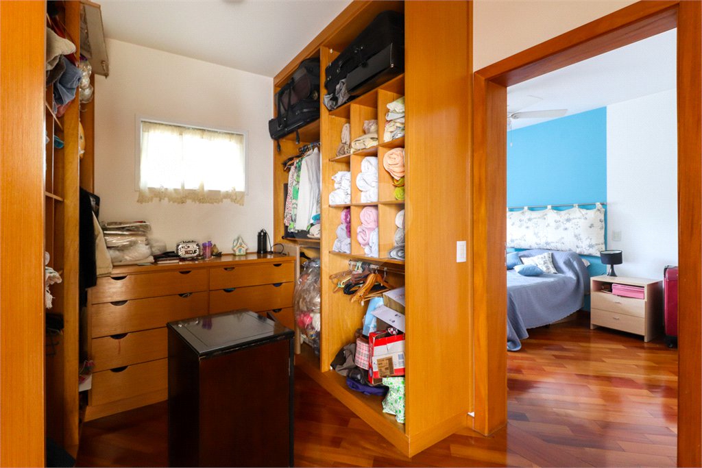 Sobrado à venda ou para alugar com 4 quartos, sendo 3 suítes, em Vila Madalena, São Paulo, SP